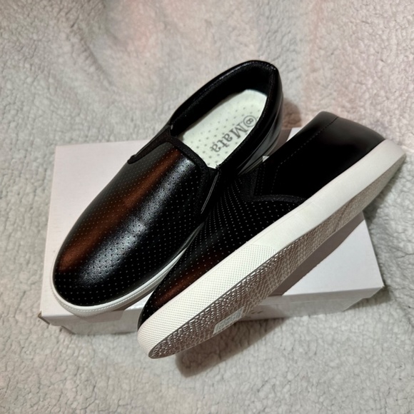 Black Slides - Picture 3 of 3